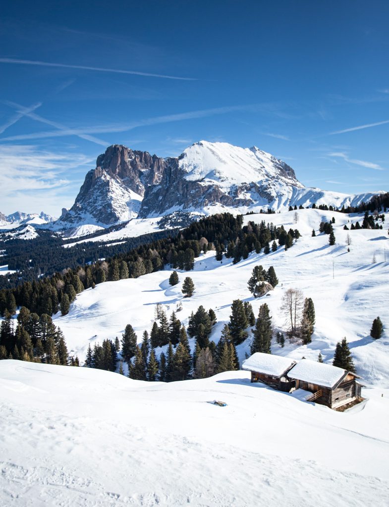 Snow-Covered Mountain Peak: Breathtaking Winter Landscape with Pristine Snow and Majestic Alpine Views